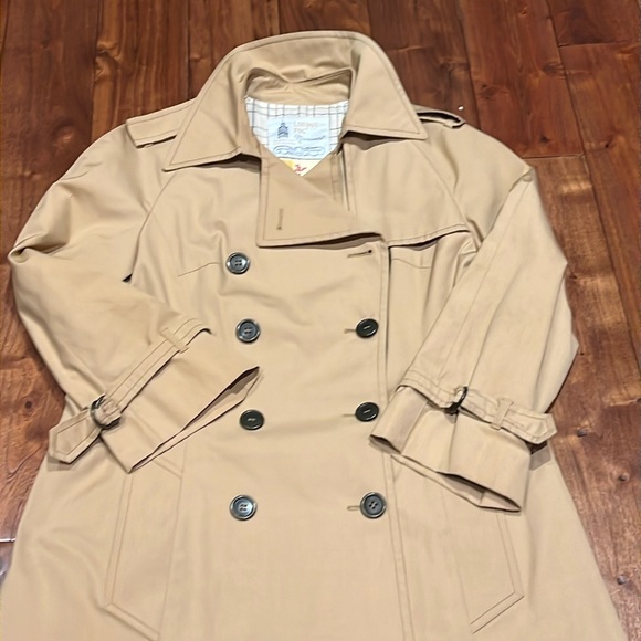 London Fog Tan Trench Coat - Picture 10 of 16